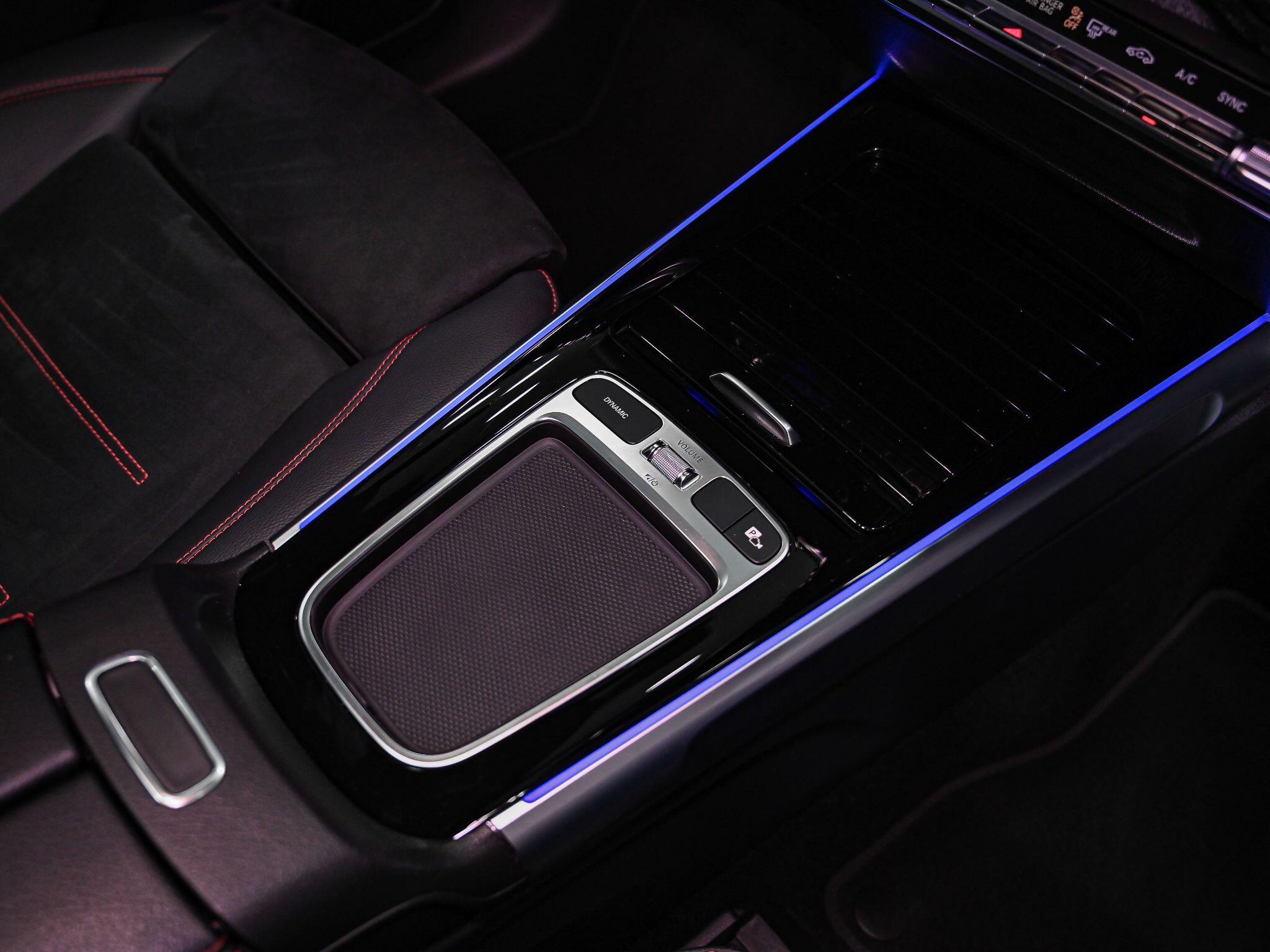 Mercedes-Benz GLB view 10