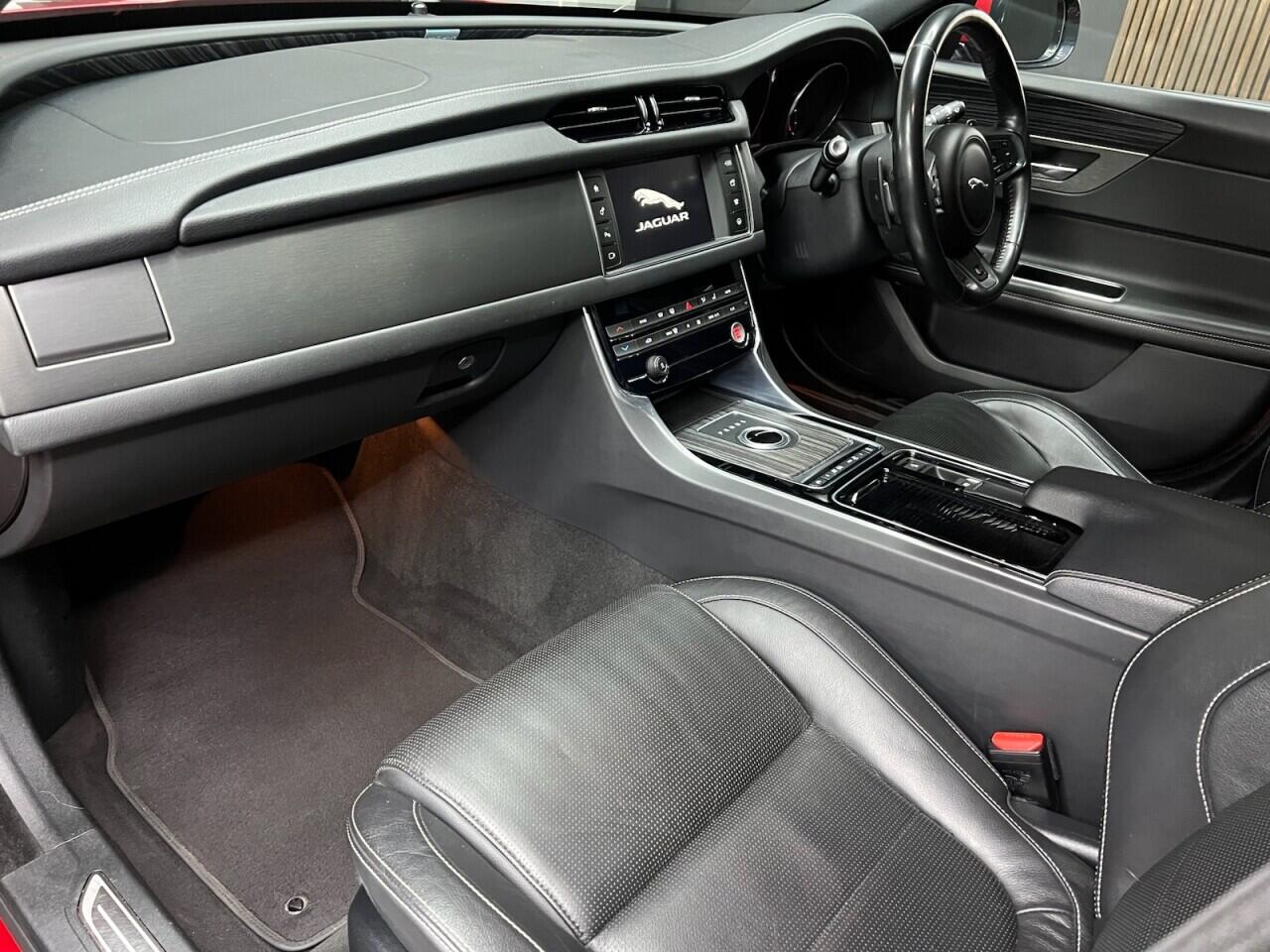 Jaguar XF view 31