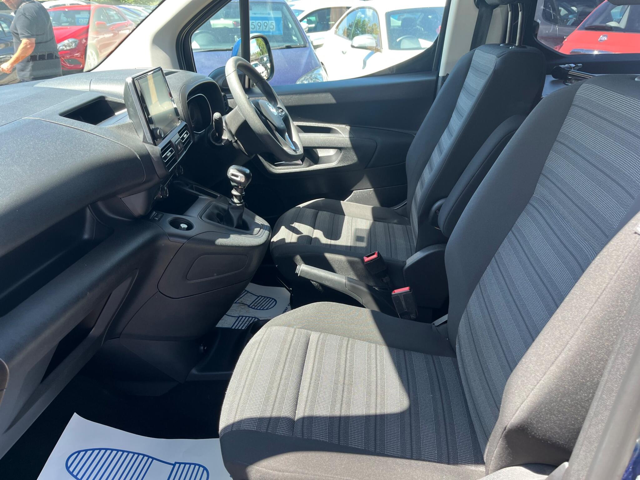 Vauxhall Combo Life view 11