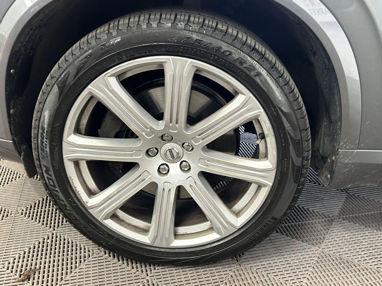 Volvo XC90 view 26