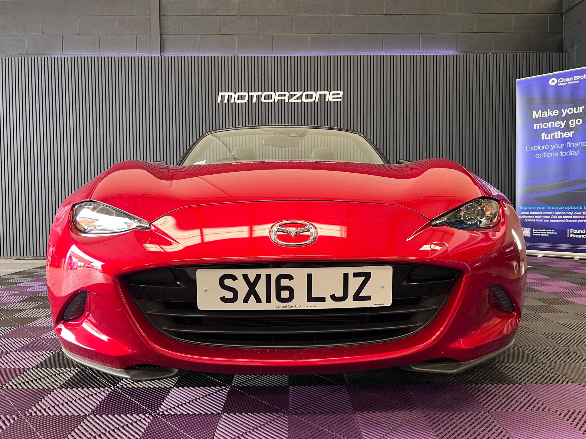 Mazda MX-5 view 5