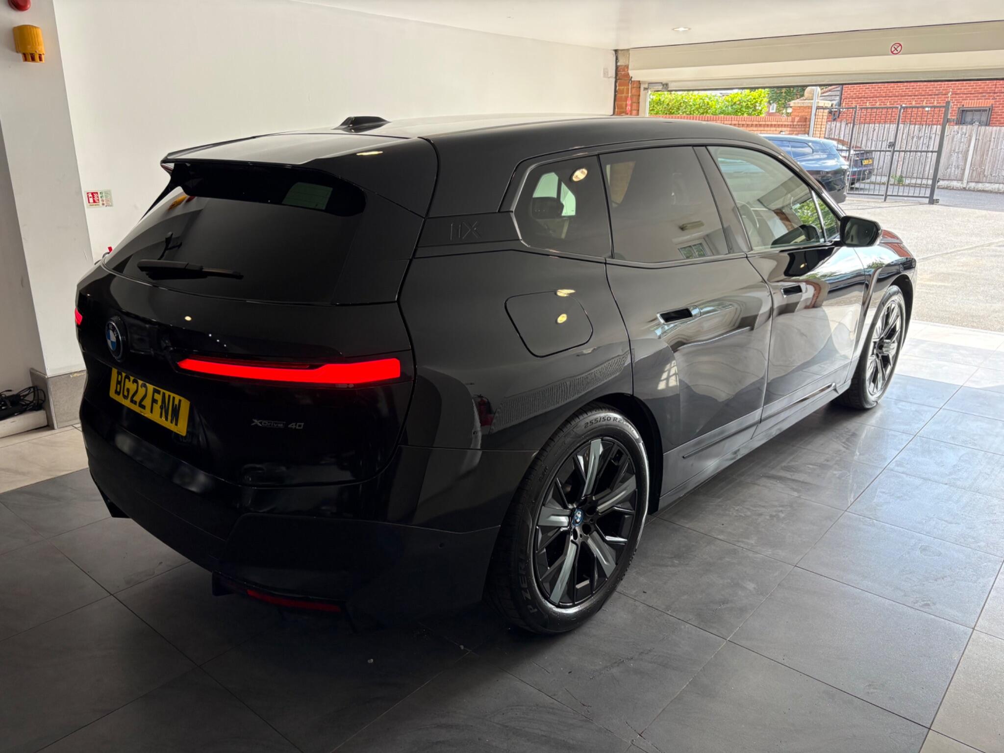 BMW Ix view 9