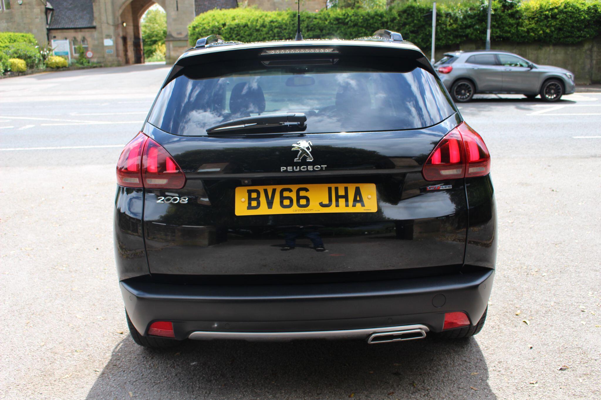 Peugeot 2008 view 4
