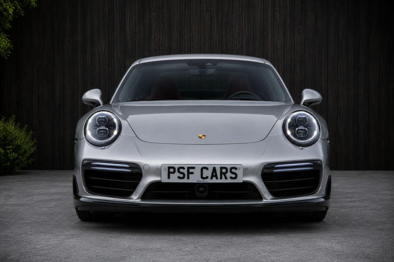 Porsche 911 view 9