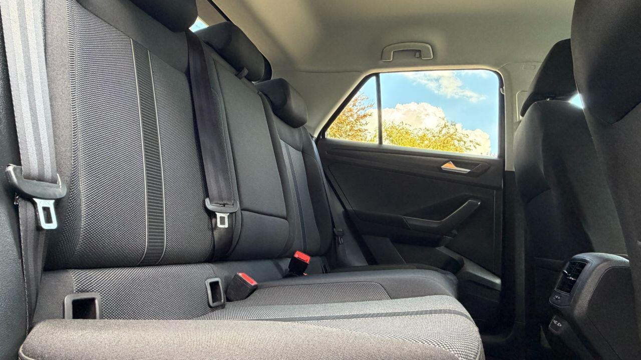 Volkswagen T-Roc view 12