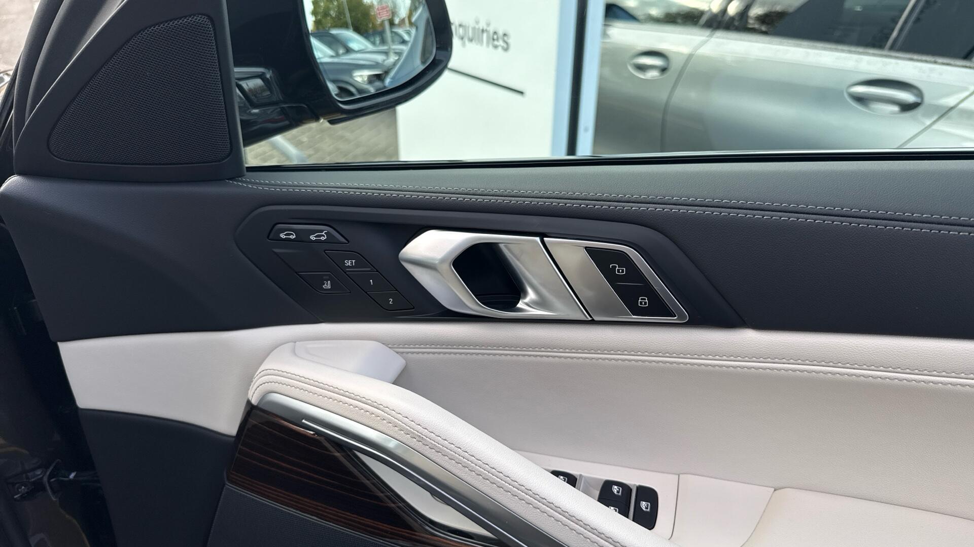 BMW X6 view 45
