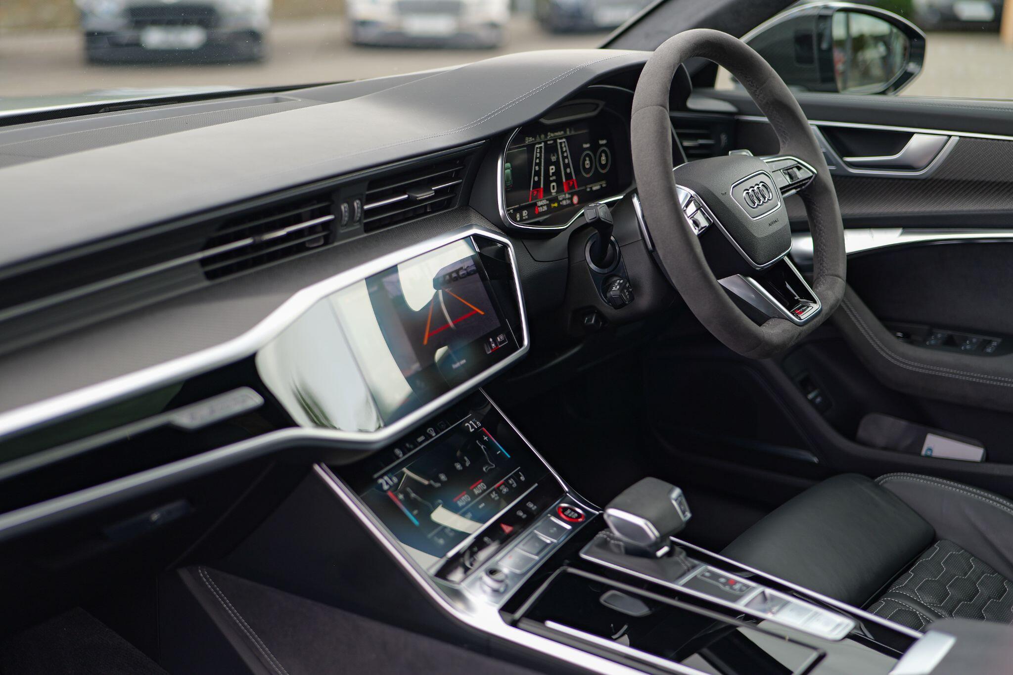 Audi RS6 Avant view 20