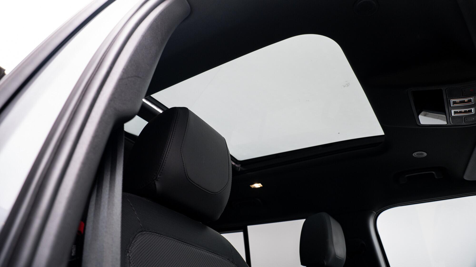 Land Rover Defender view 7