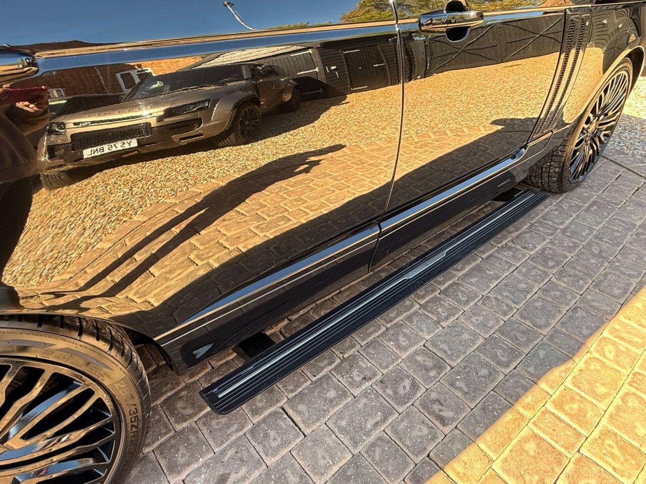 Land Rover Range Rover view 18