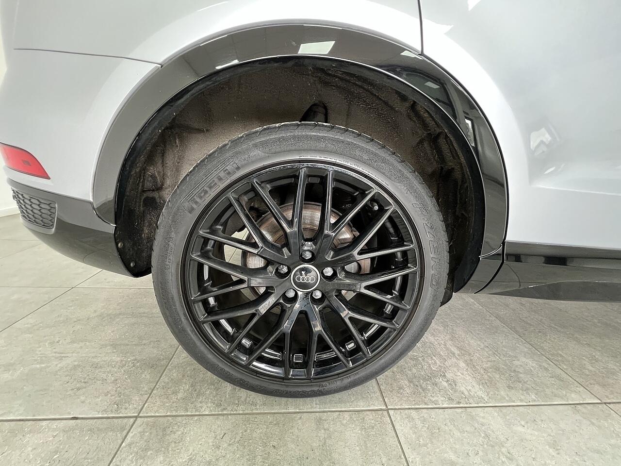Audi Q3 view 21