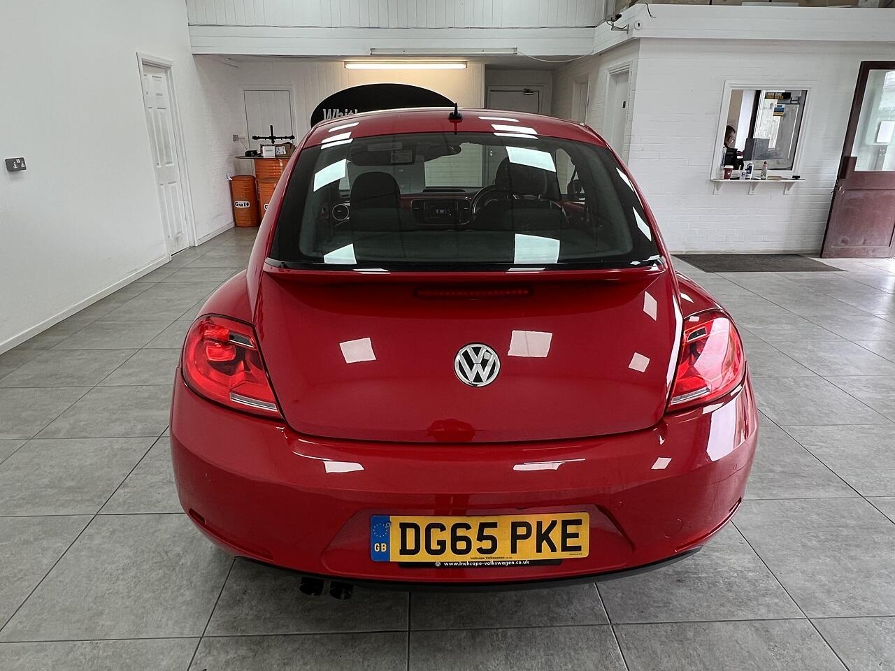 Volkswagen Beetle view 4