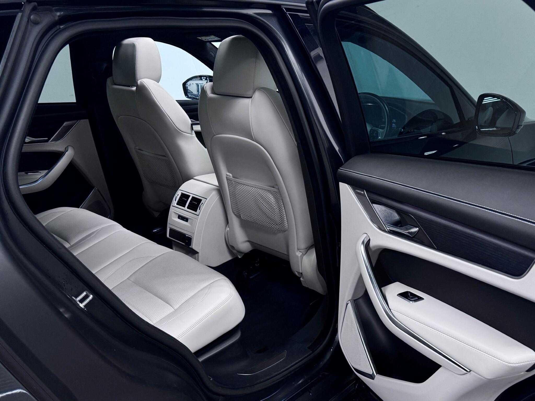 Jaguar F-Pace view 22