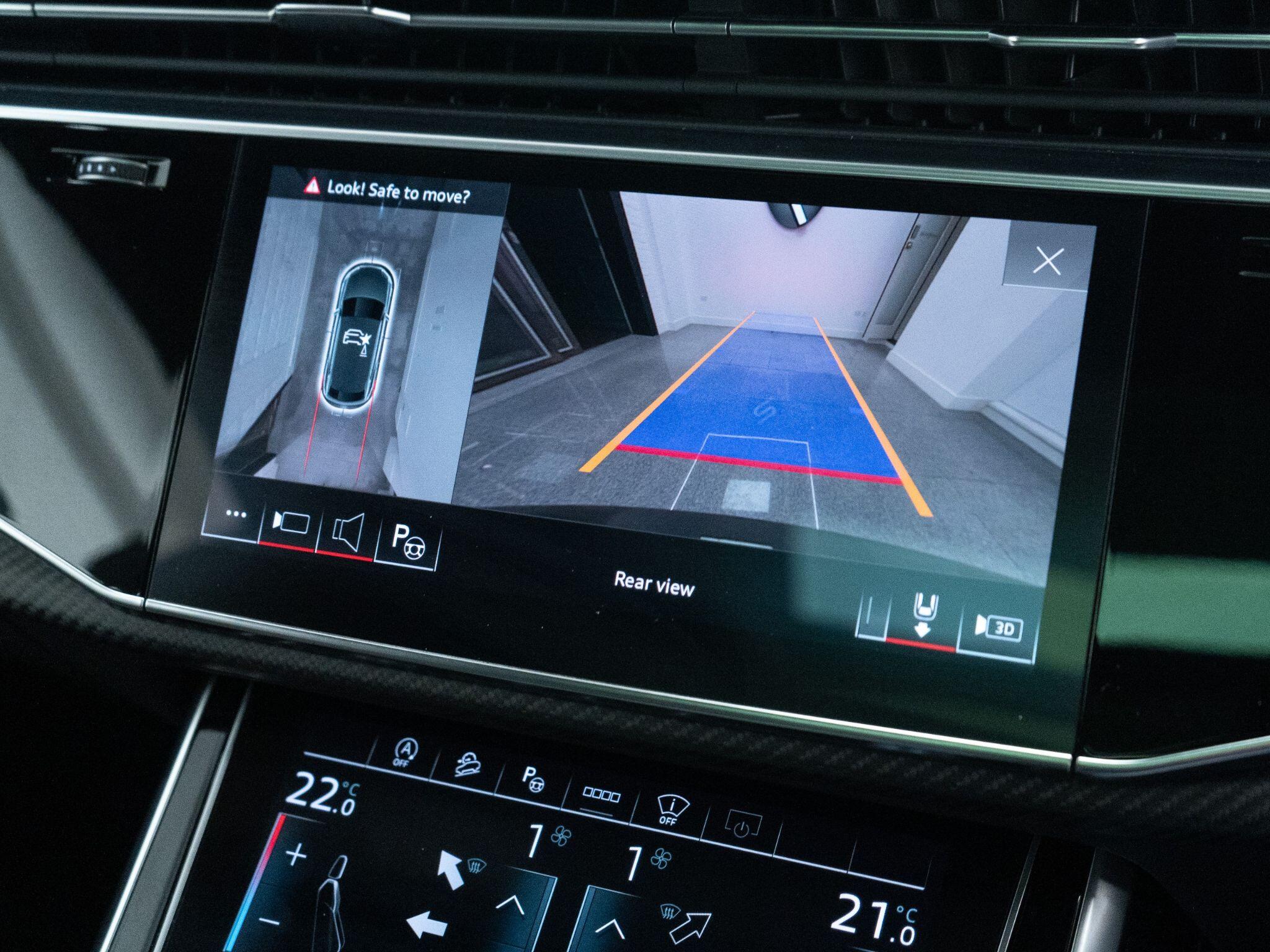 Audi RS Q8 view 27