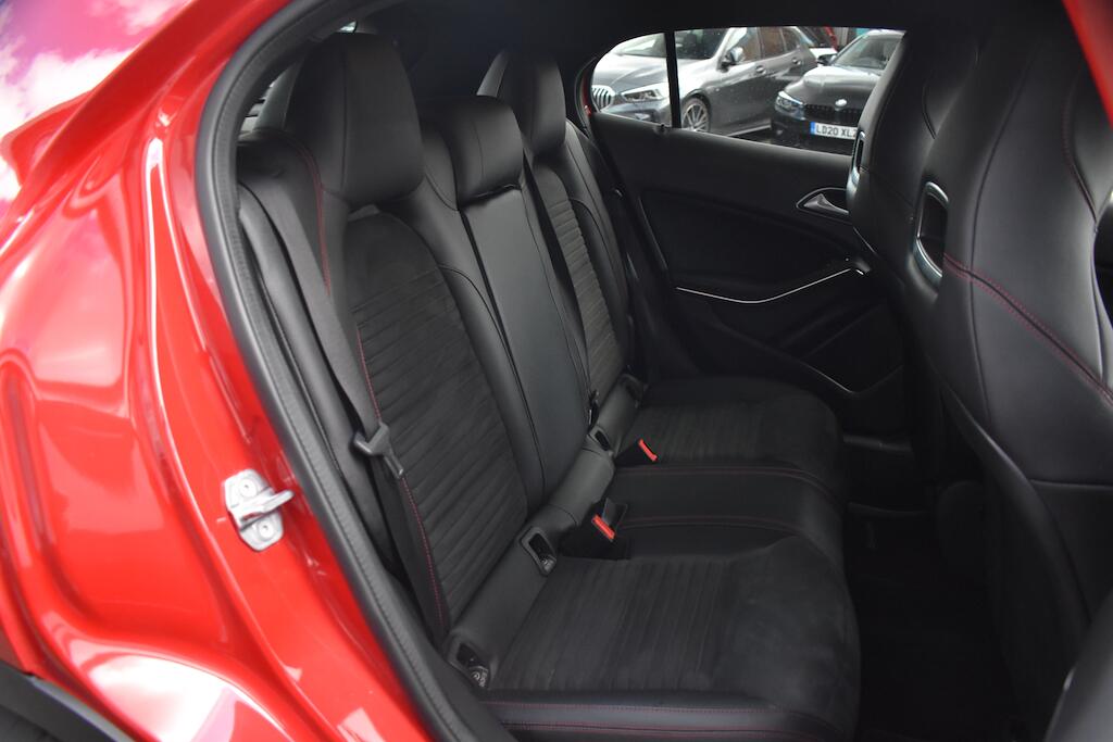 Mercedes-Benz Gla view 32