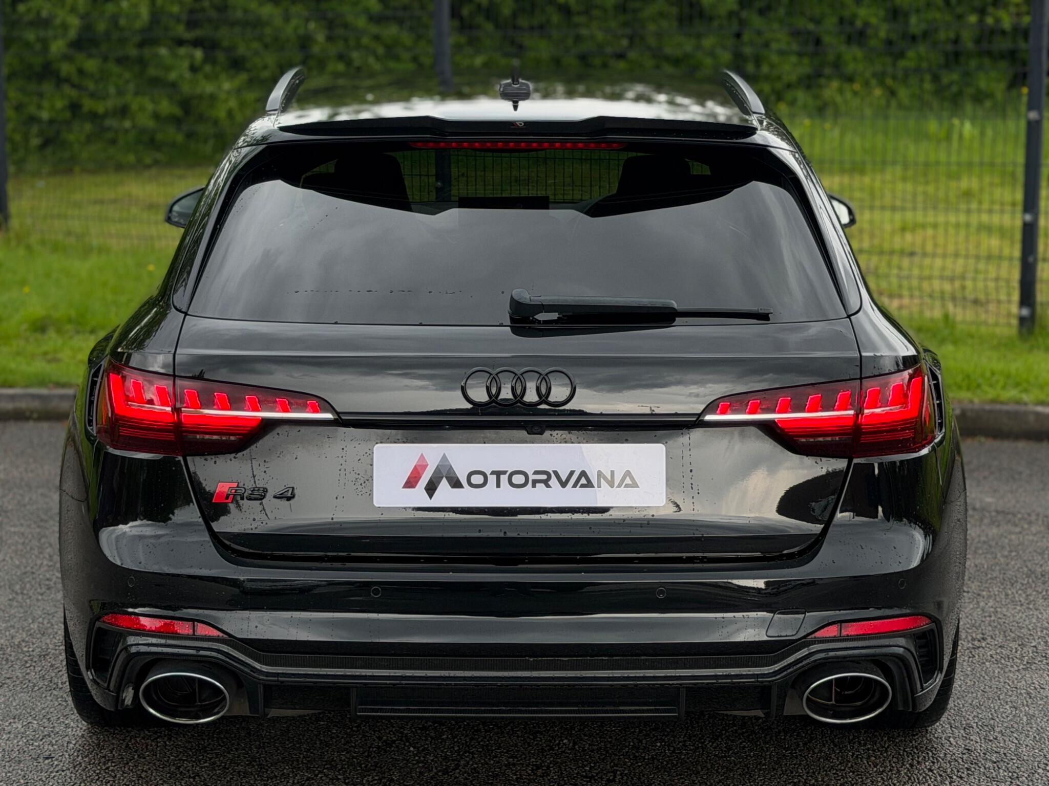 Audi RS4 view 14