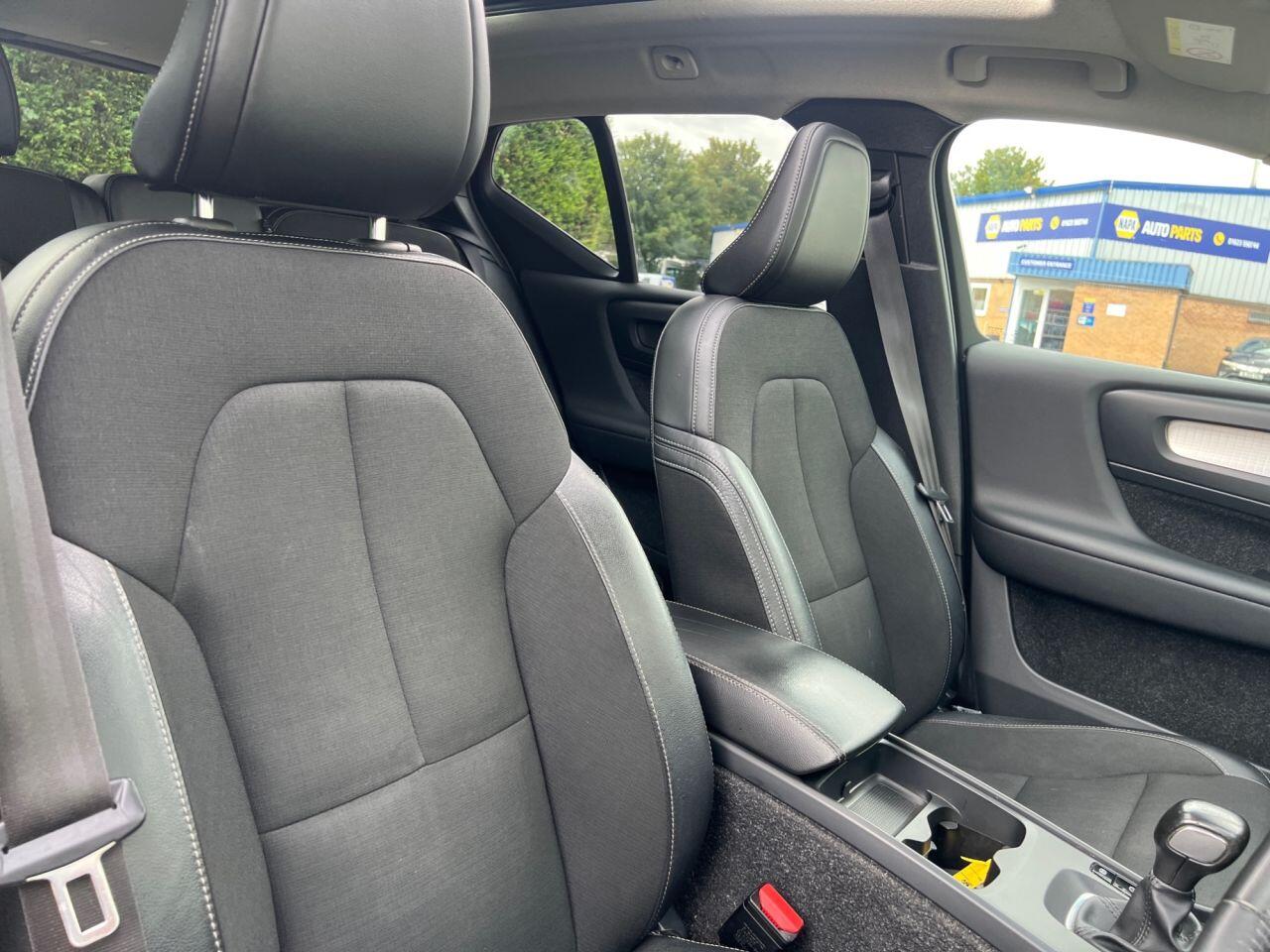 Volvo XC40 view 15