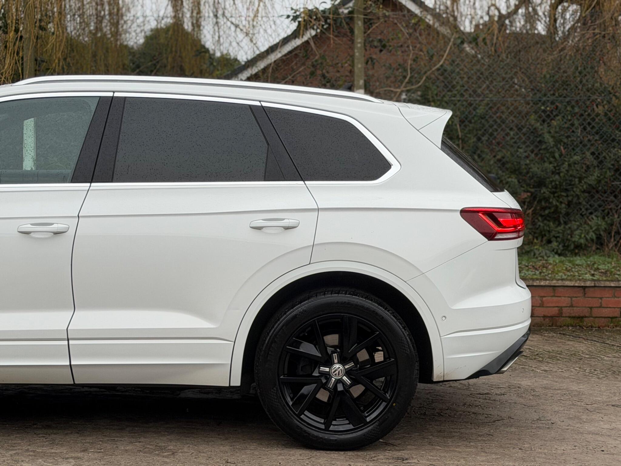 Volkswagen Touareg view 33