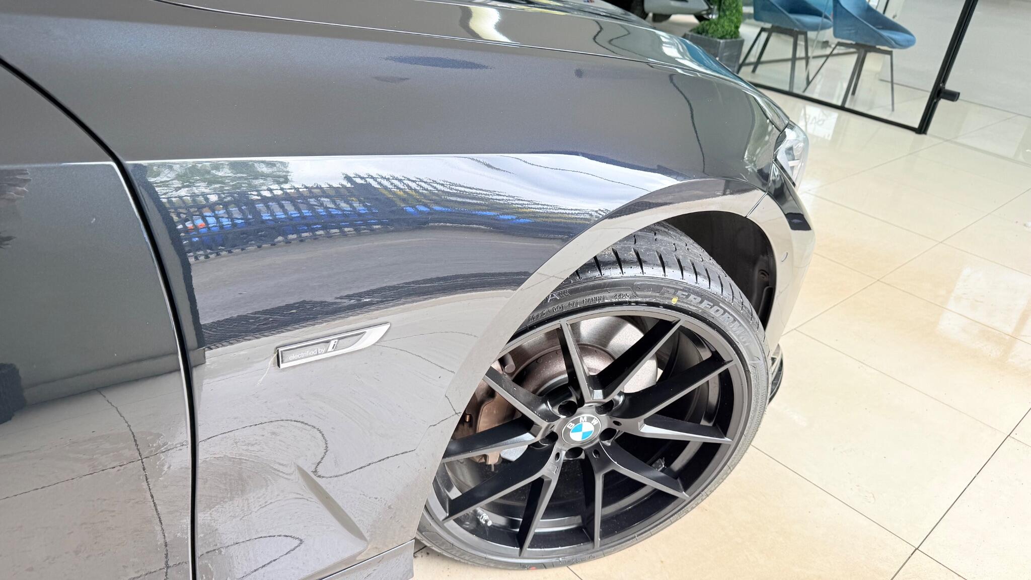 BMW 3 Series view 24