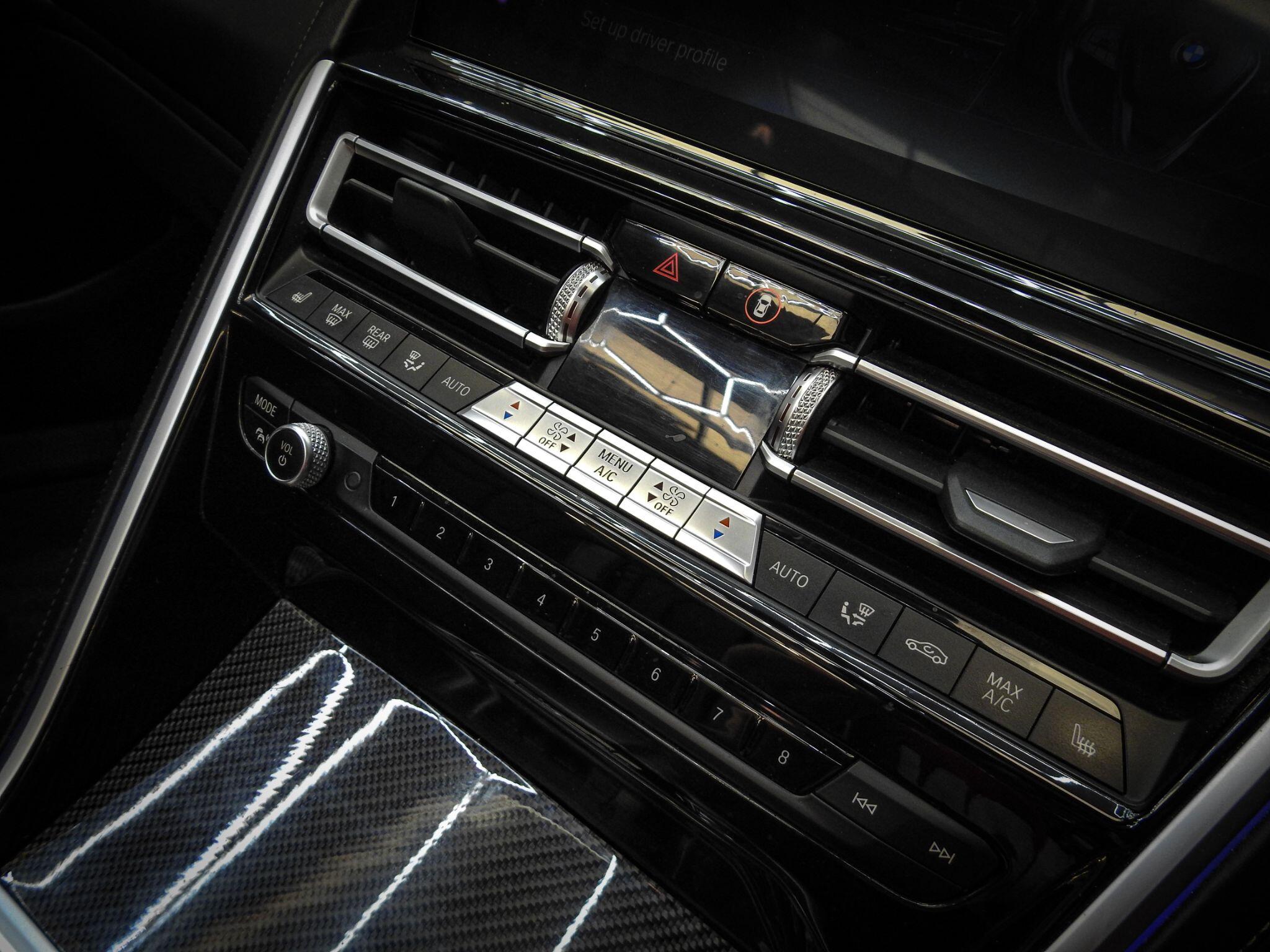 BMW 8 Series view 39