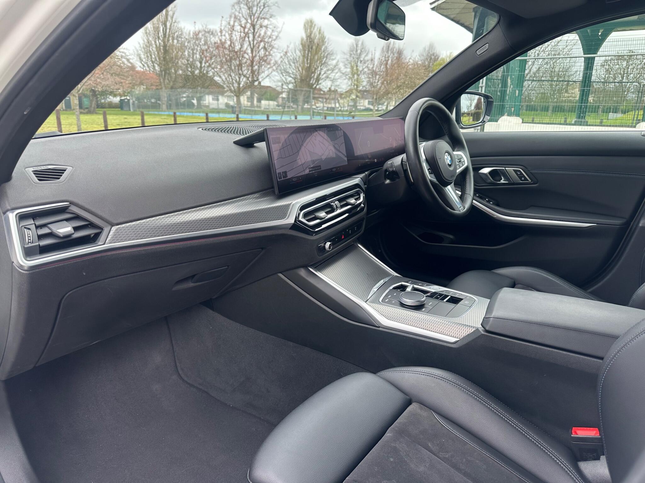 BMW 3 Series view 14
