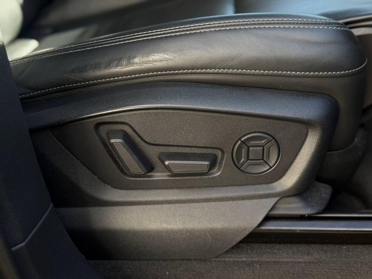 Audi Q7 view 12