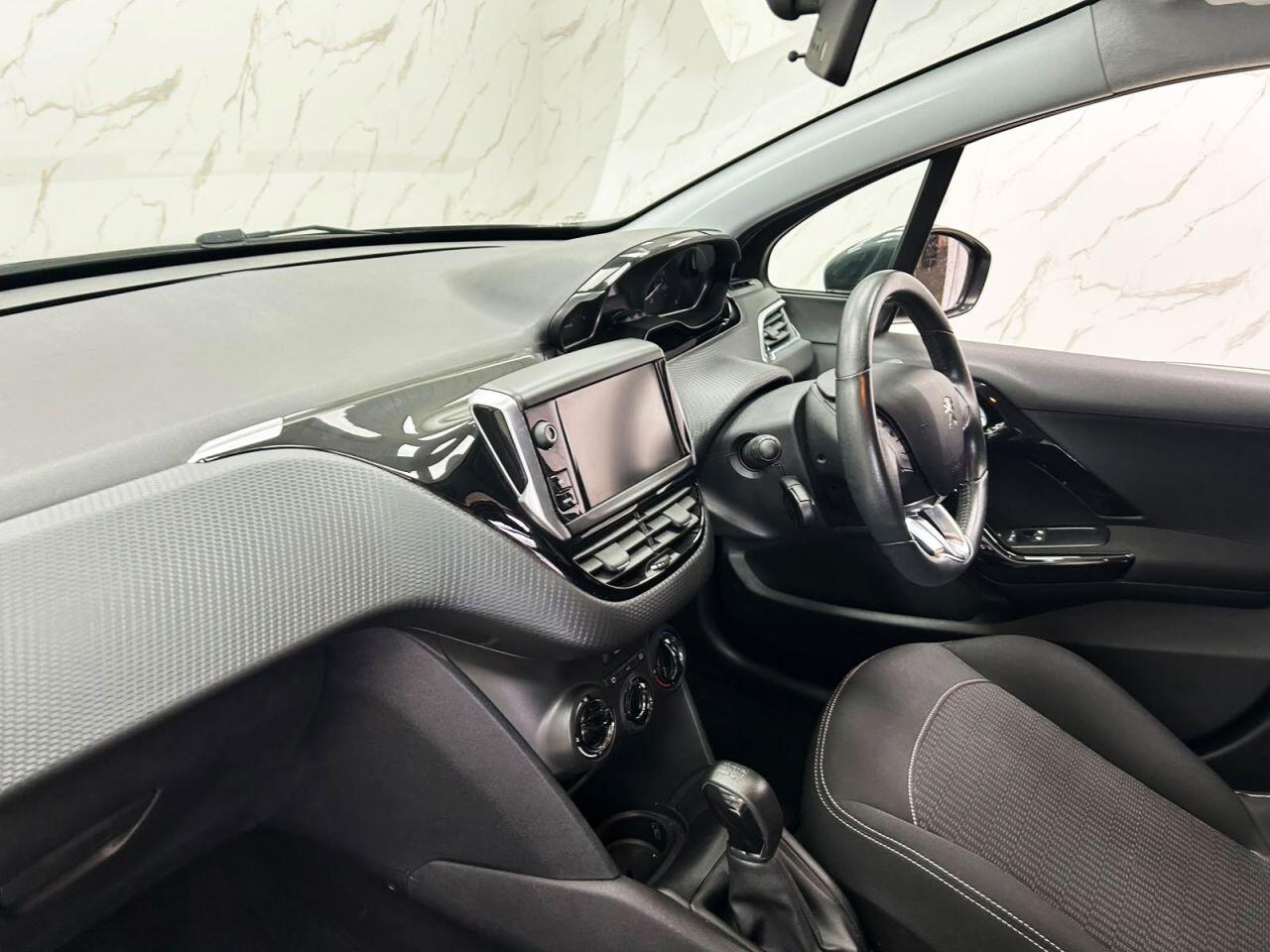Peugeot 208 view 12