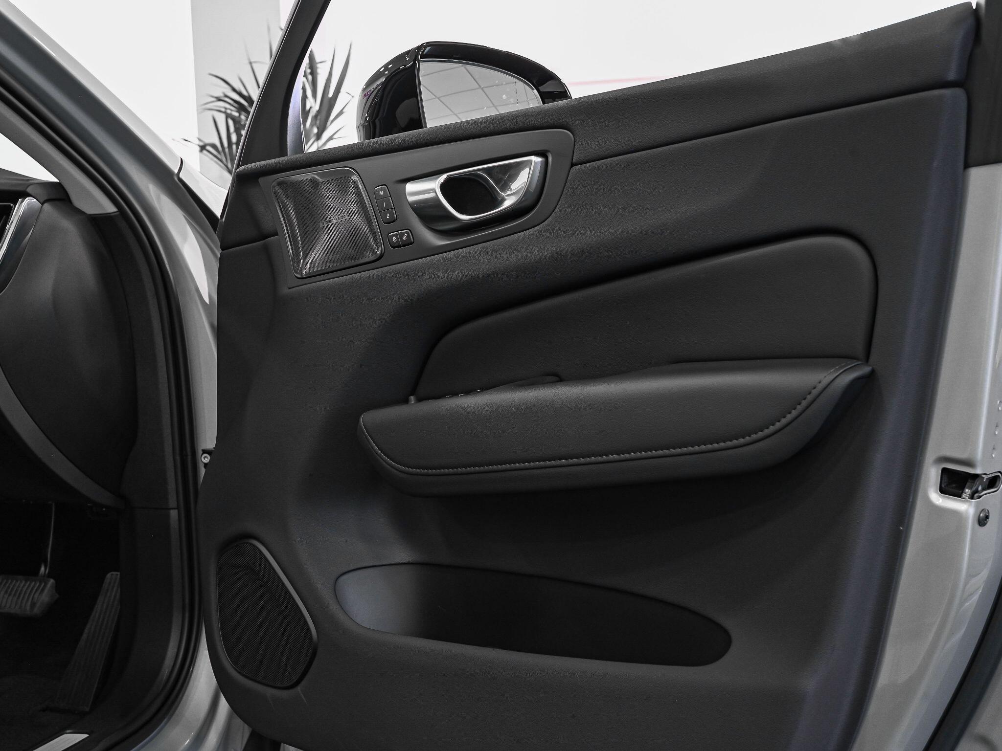 Volvo XC60 view 21