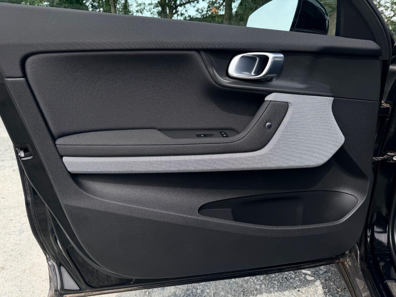 Polestar 2 view 25