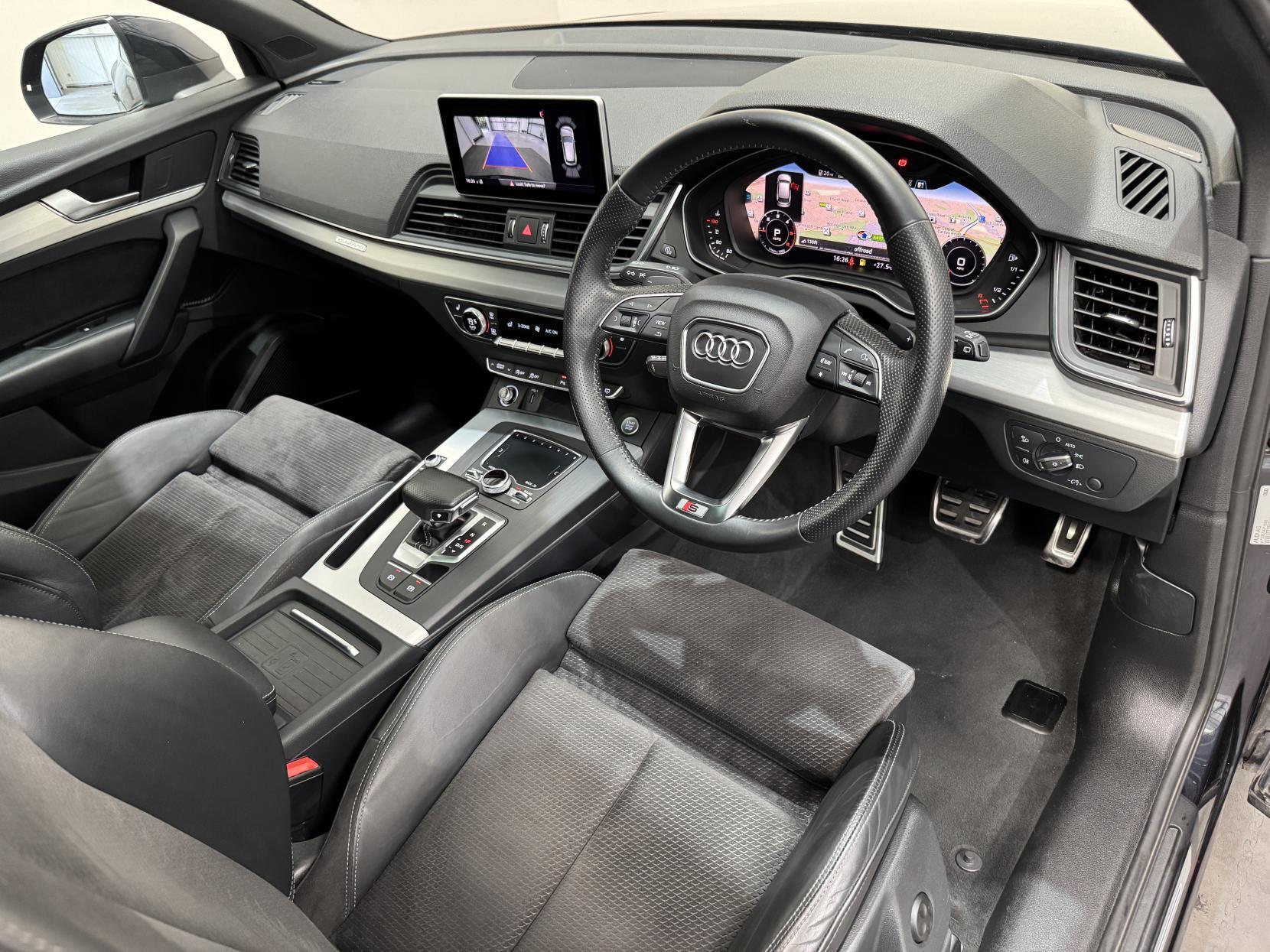 Audi Q5 view 21