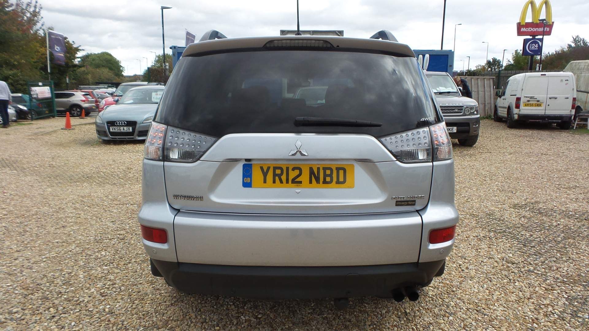 Mitsubishi Outlander view 29