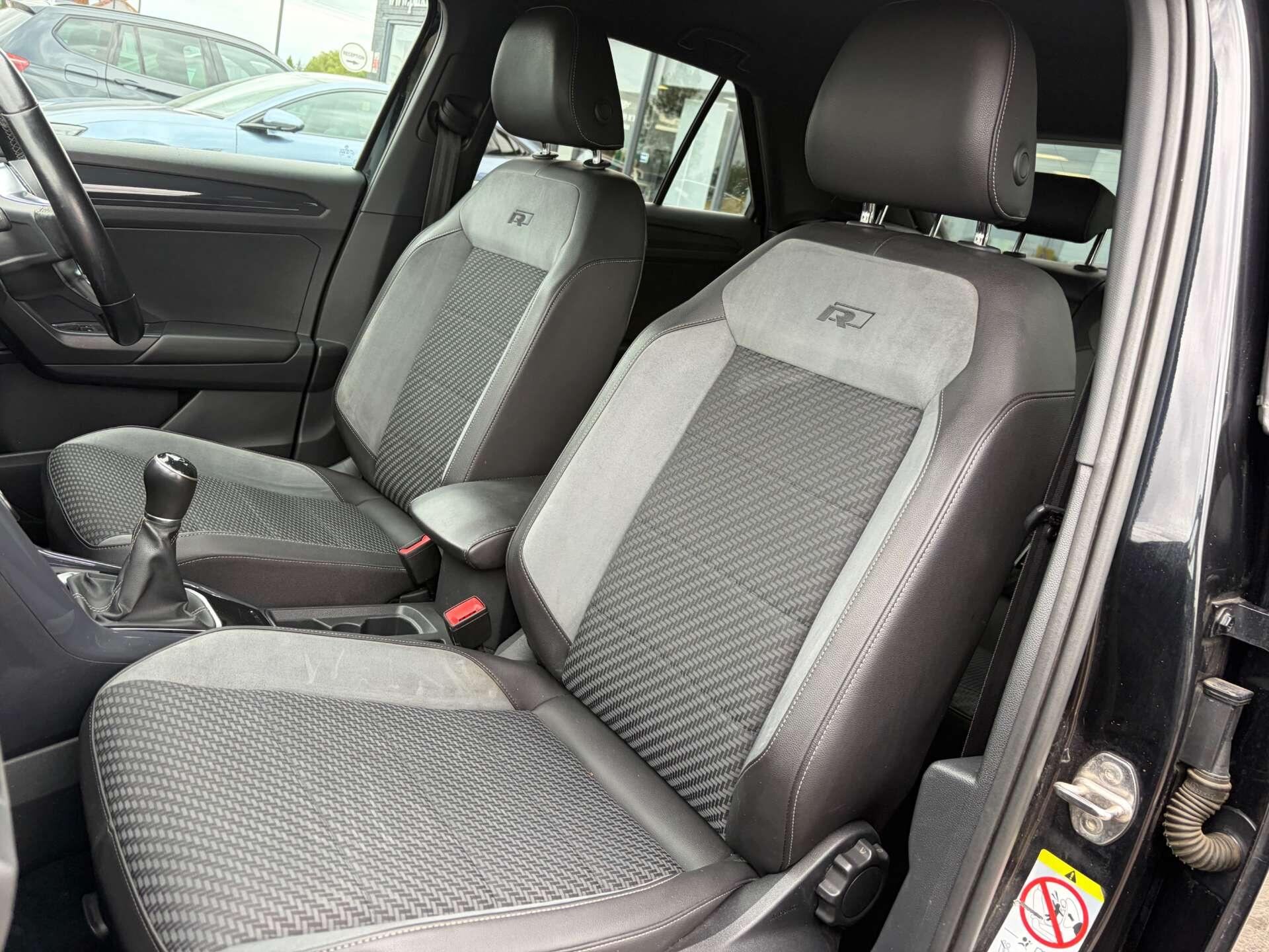 Volkswagen T-Roc view 17