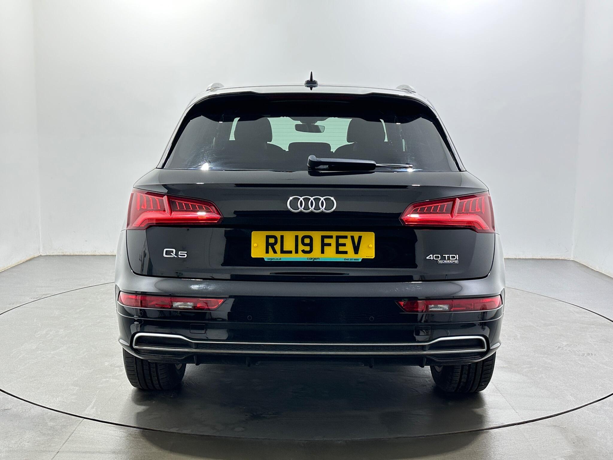 Audi Q5 view 7