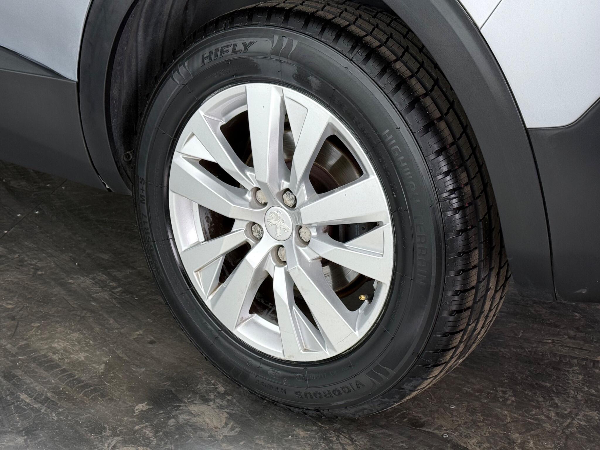 Peugeot 5008 view 9