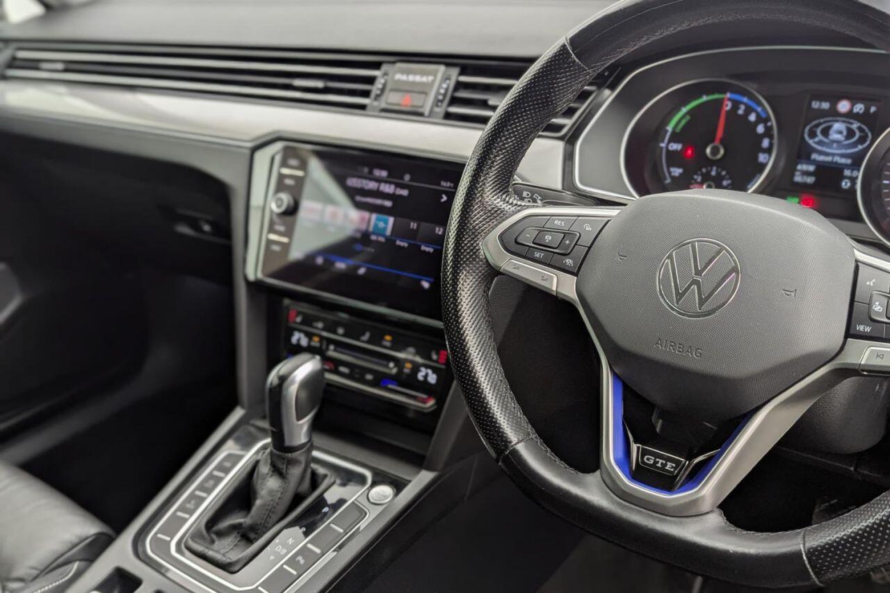 Volkswagen Passat view 38