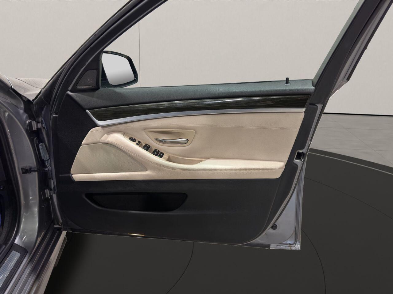 BMW 5 Series view 37