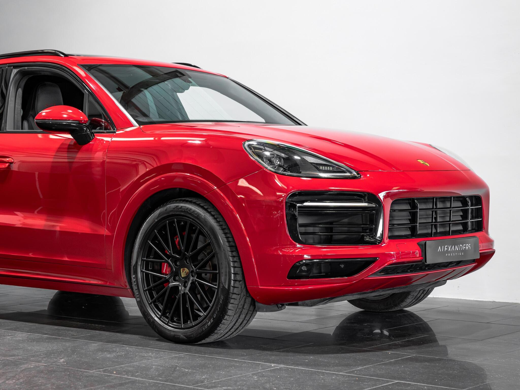 Porsche Cayenne view 11