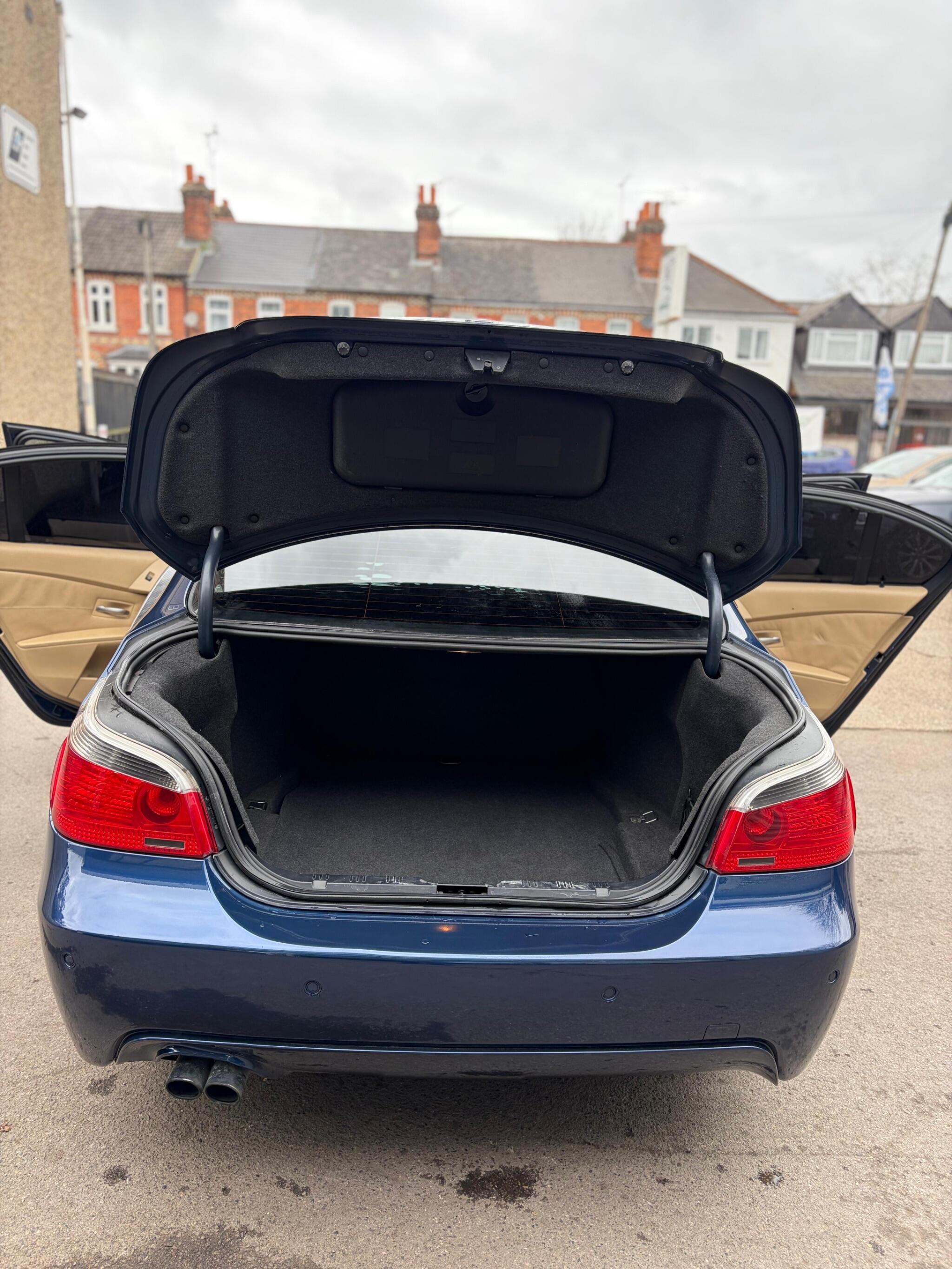 2004 BMW 5 Series 3.0 530d Sport Auto Euro 4 4dr image 8