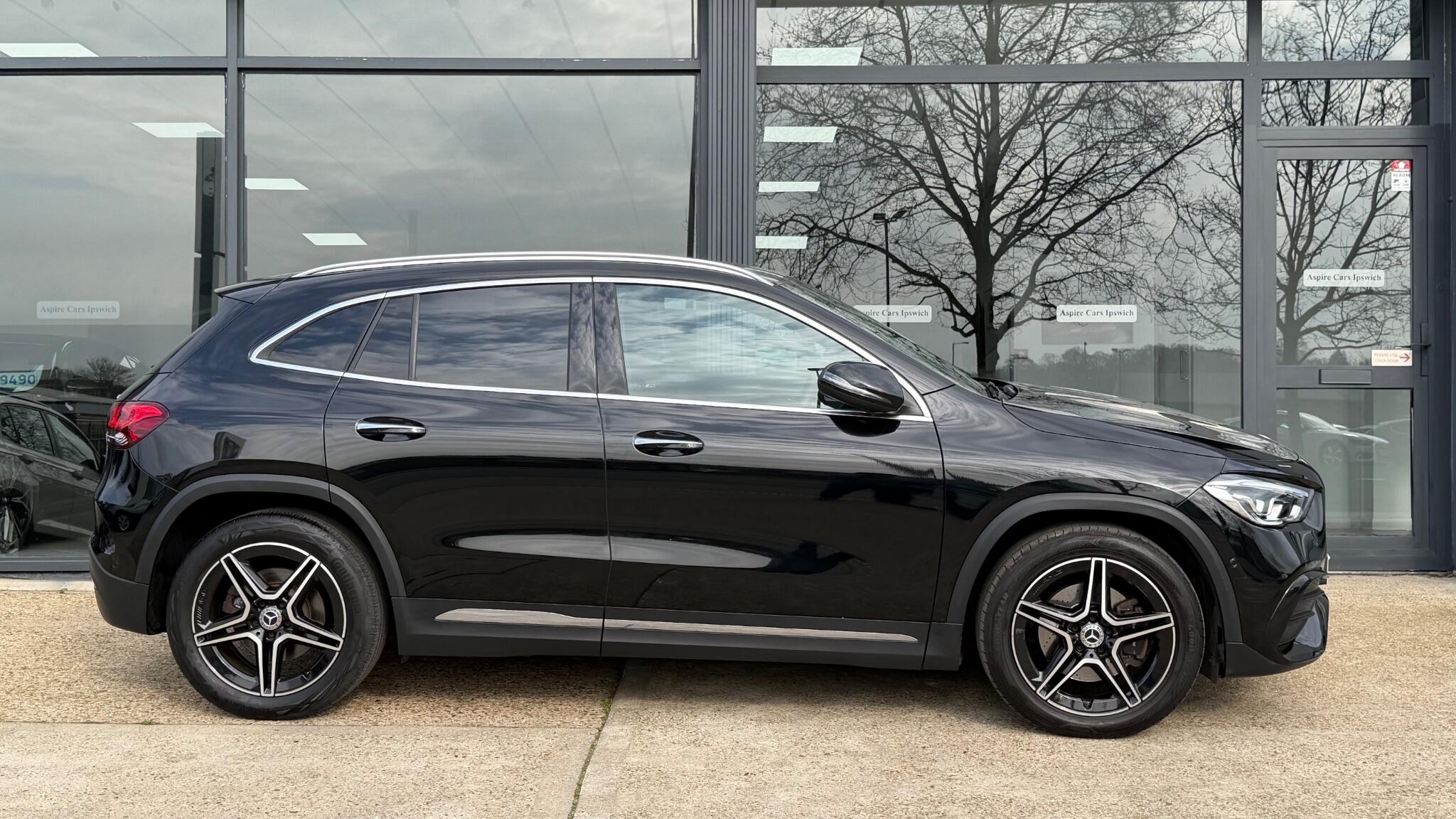 Mercedes-Benz Gla view 3