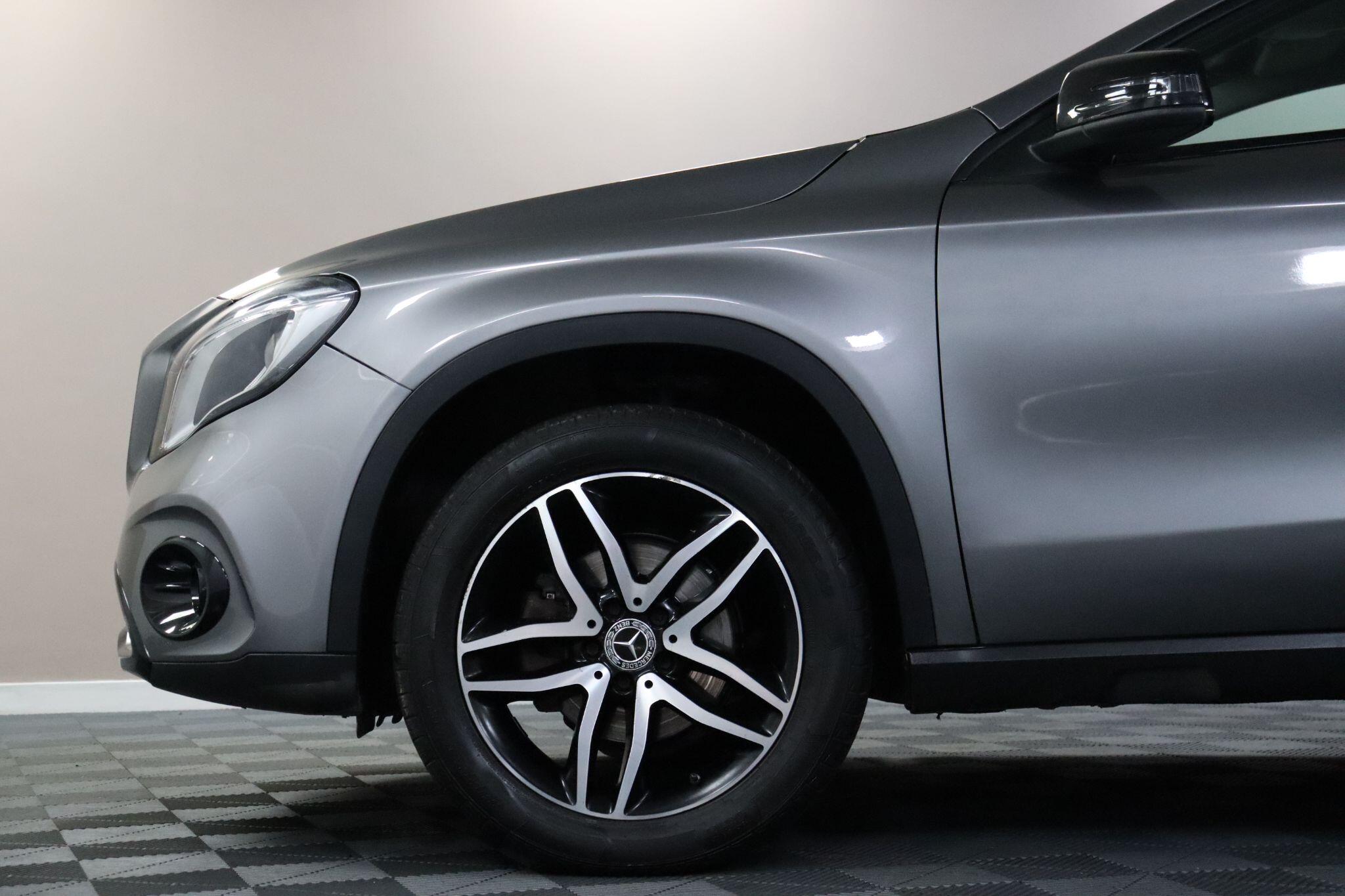 Mercedes-Benz Gla view 27