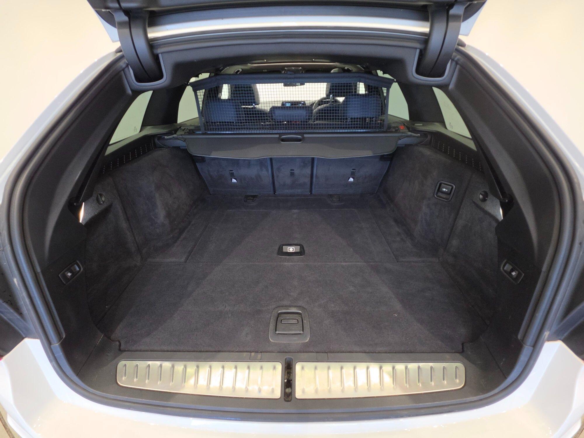 BMW 5 Series view 50