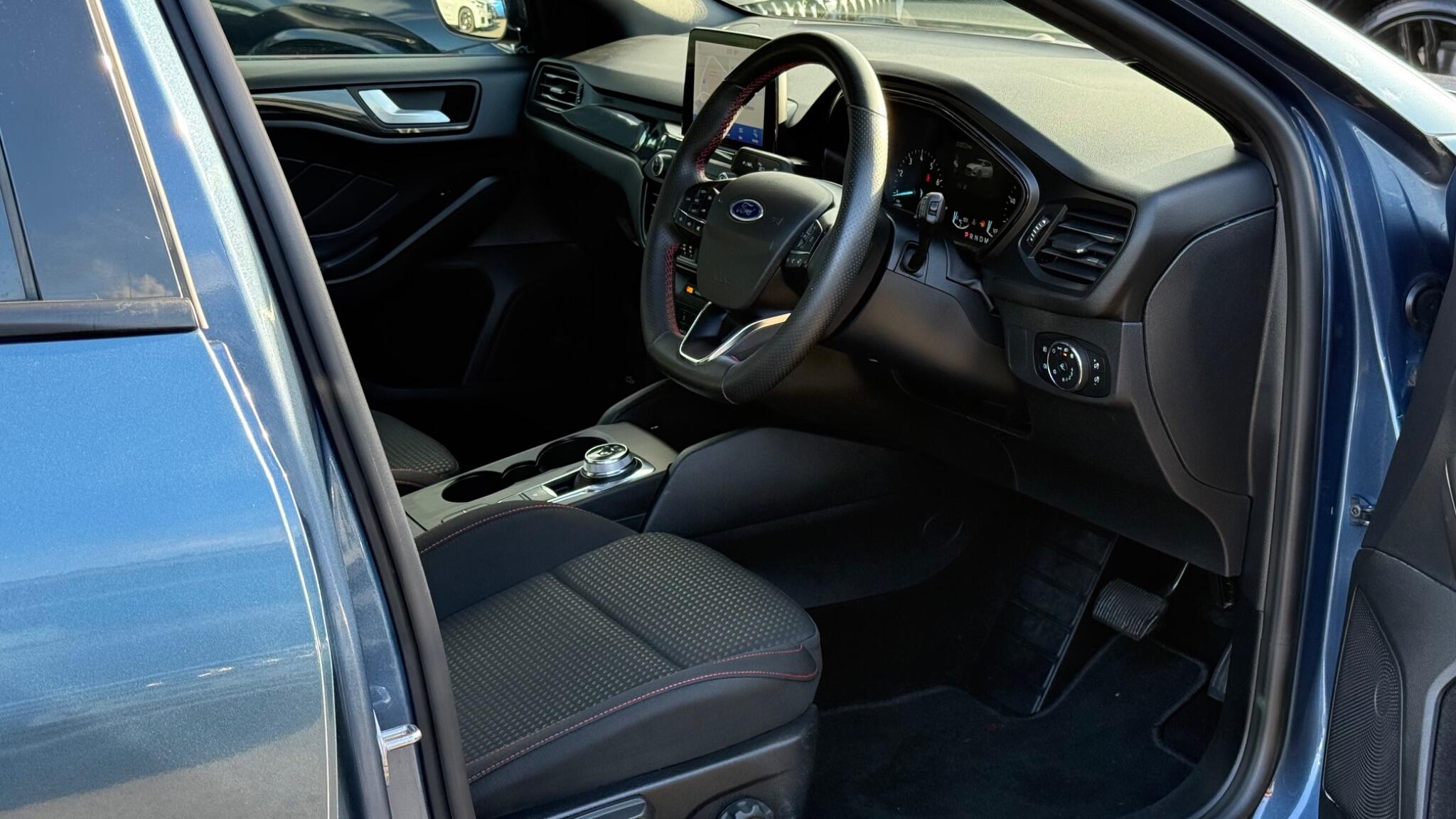 Ford Focus view 19