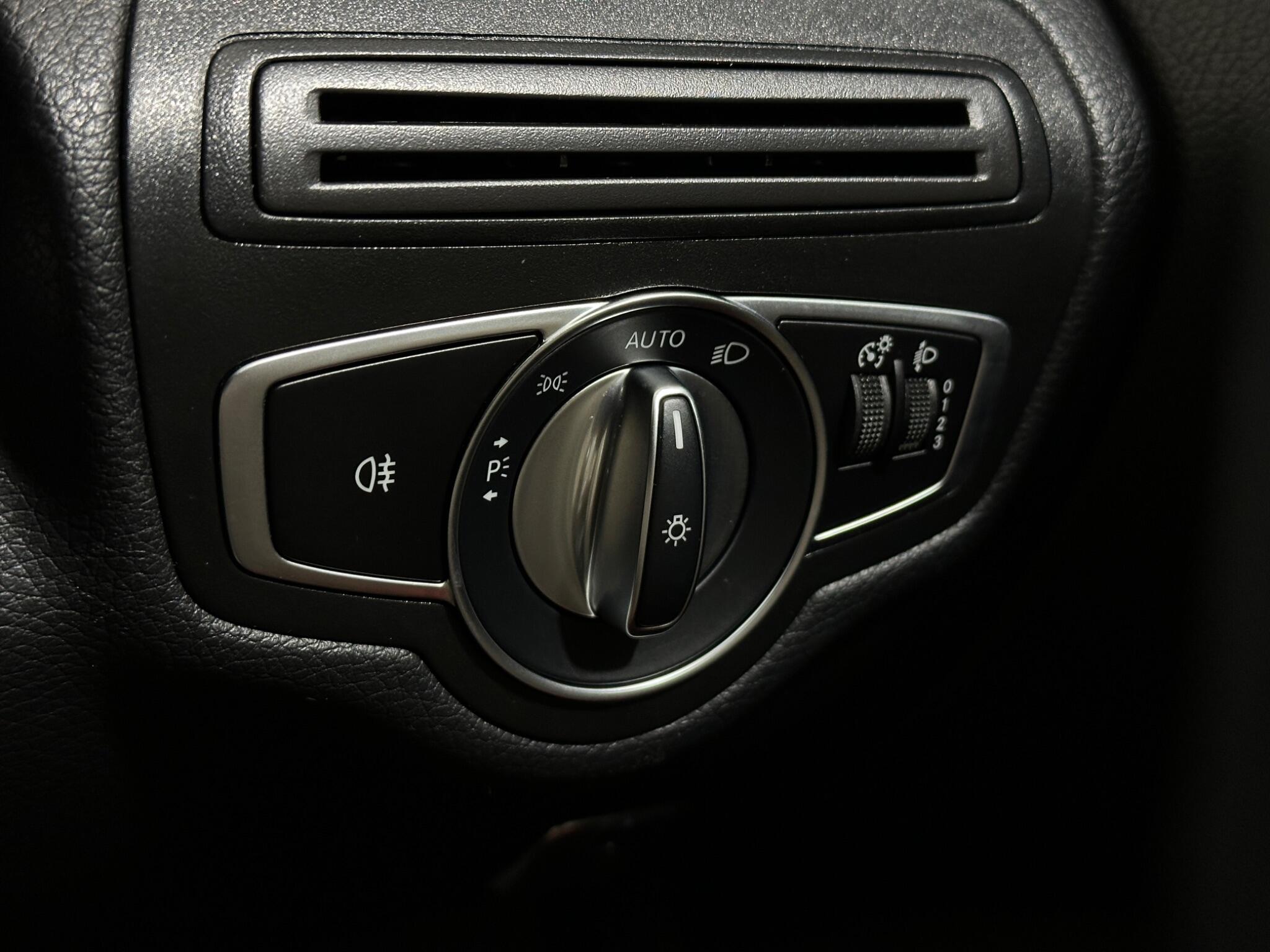 Mercedes-Benz C-Class view 18