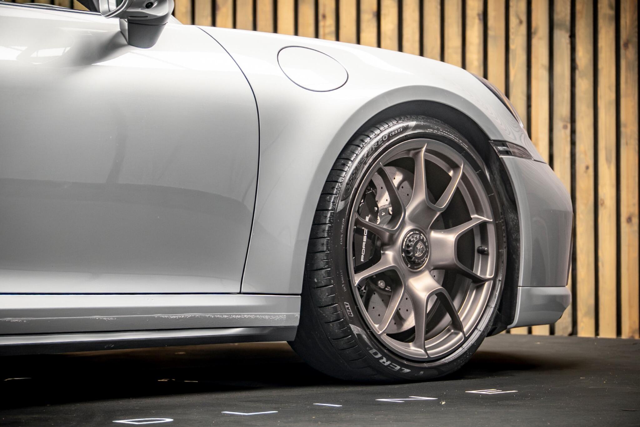 Porsche 911 view 14