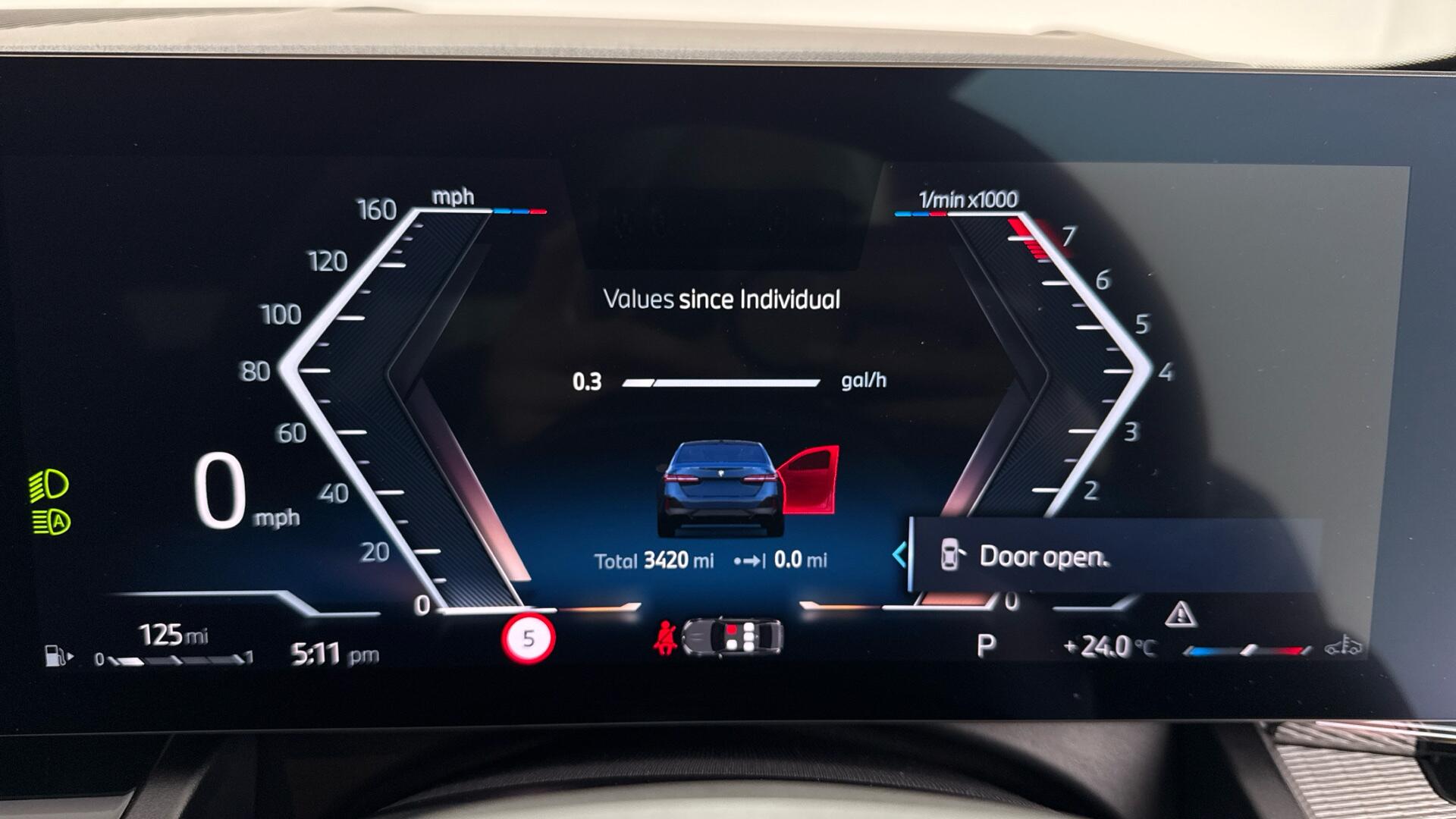 BMW 5 Series view 9