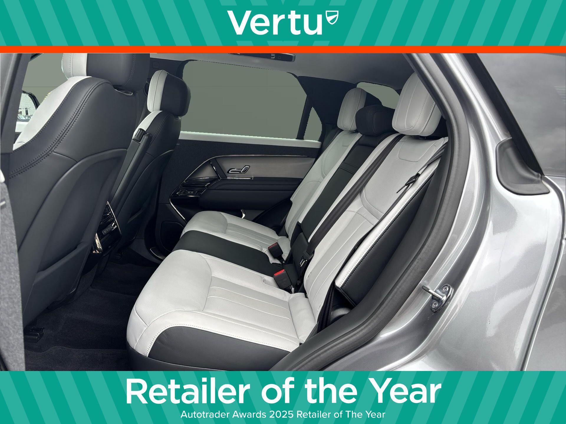 Land Rover Range Rover Sport view 4