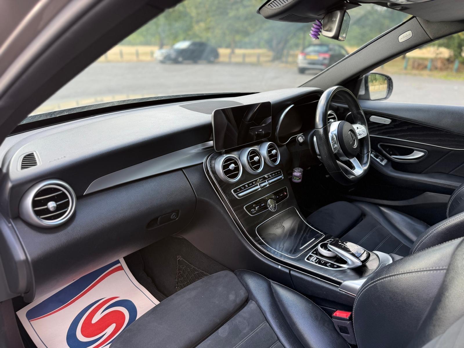 Mercedes-Benz C-Class view 31