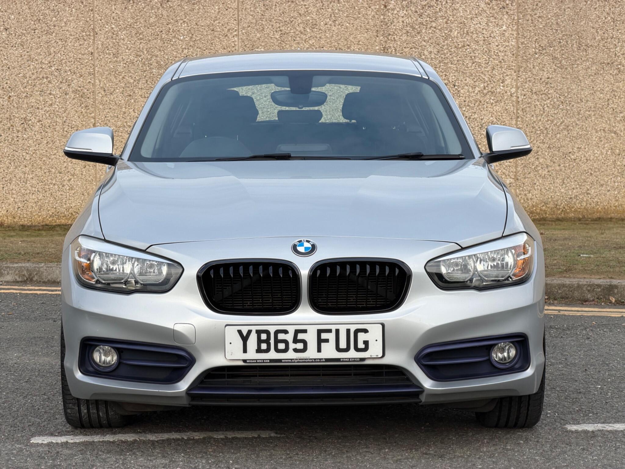 BMW 1 Series view 4