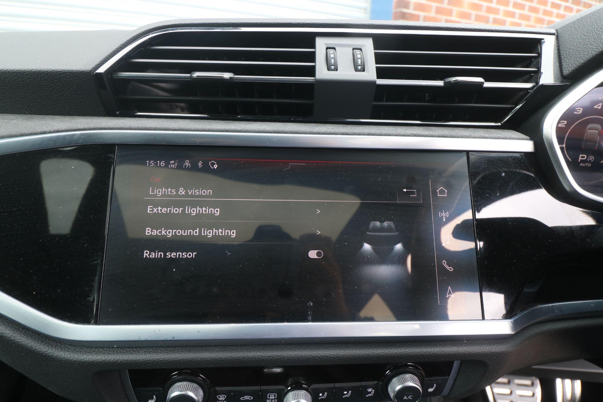 Audi RS Q3 view 18