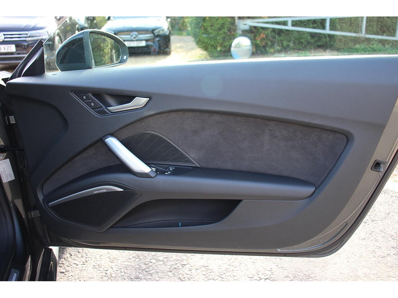 Audi TT view 31