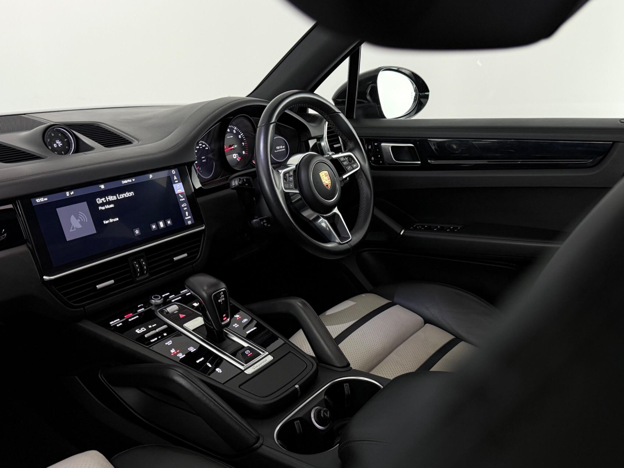 Porsche Cayenne view 15